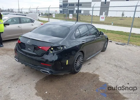 2023 Mercedes-Benz C 300 Sedan z USA, uszkodzony, nr VIN W1KAF4GB7PR070477